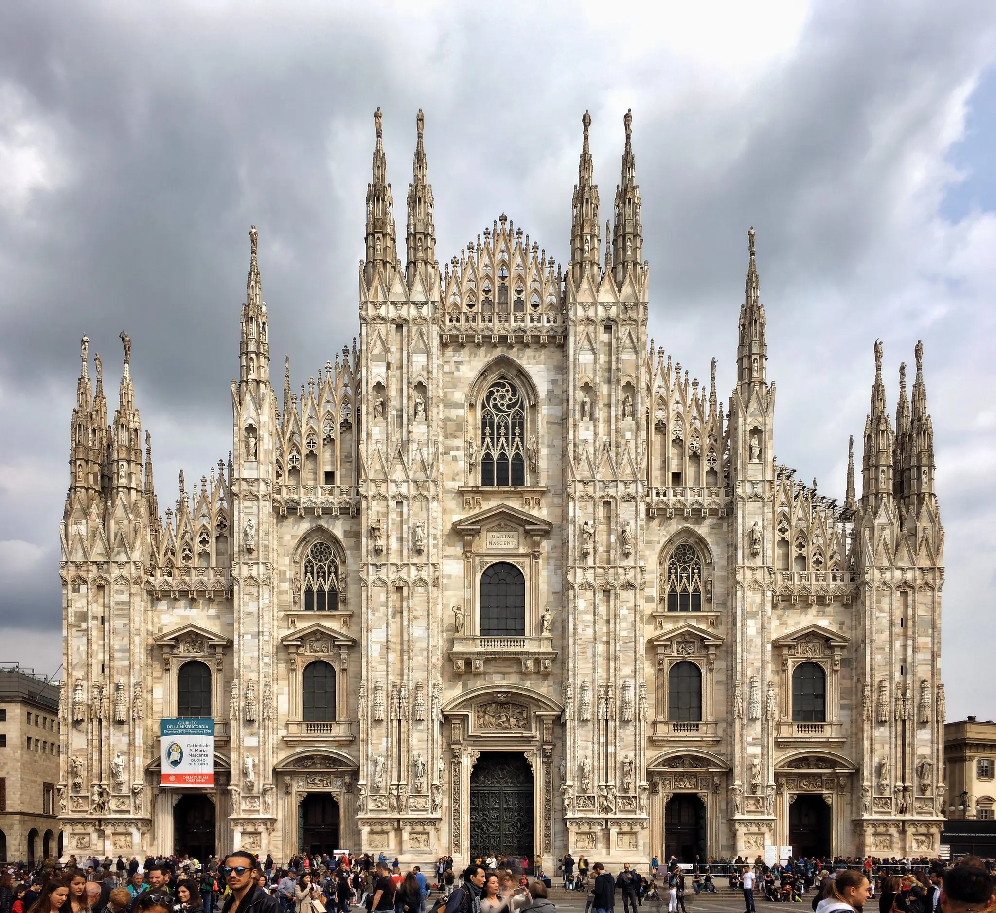 Milan Cathedral (Duomo di Milano) framed in the Vagabond AI landmark scanner